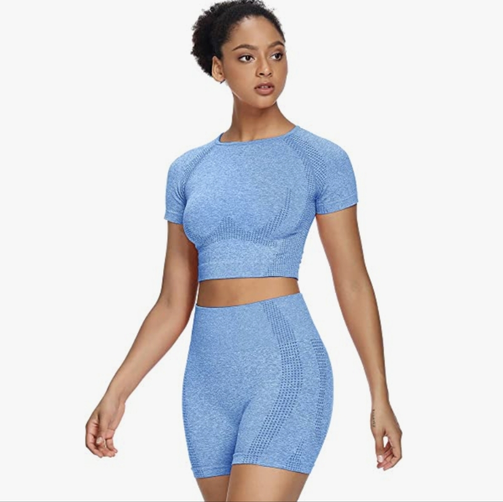 Seamless 2 Piece Set Workout Gym Shorts + Short Sleeve - Picture 2 of 9